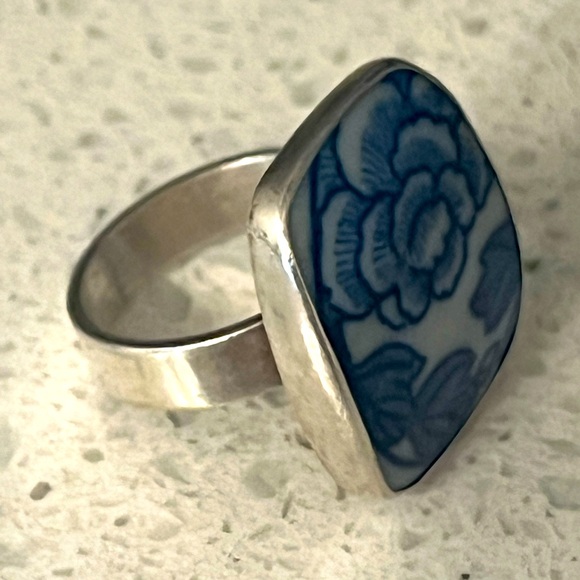 Vintage- Elegant 925 Sterling Silver and Blue Floral Ring